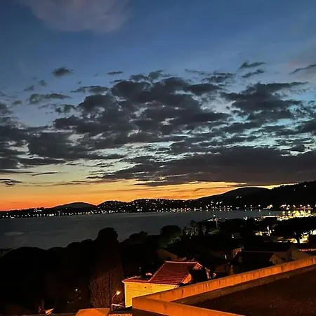 10 Pers - Vue - Parking - Clim - Piscine Villa *